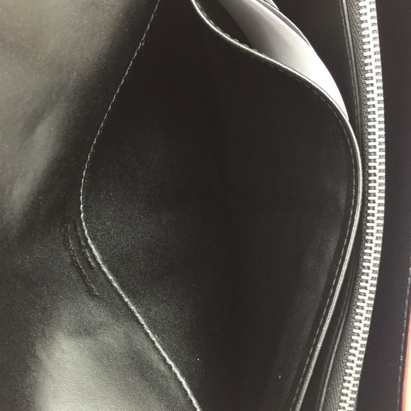 ALEXANDER MCQUEEN Pin Calfskin Wallet on a… - Picture 14 of 16